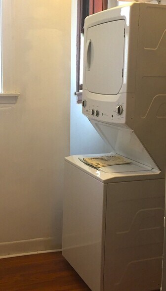 Building Photo - 2318 S Marshall Blvd