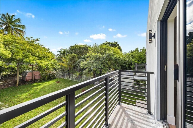 Building Photo - 116 NW 5th Ave