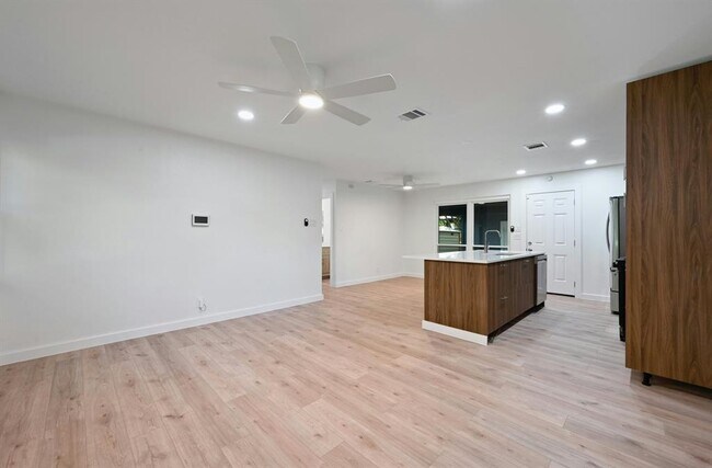 Building Photo - 4611 Goliad Ln