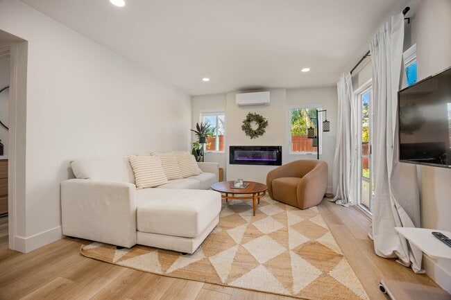 Building Photo - 810 California St