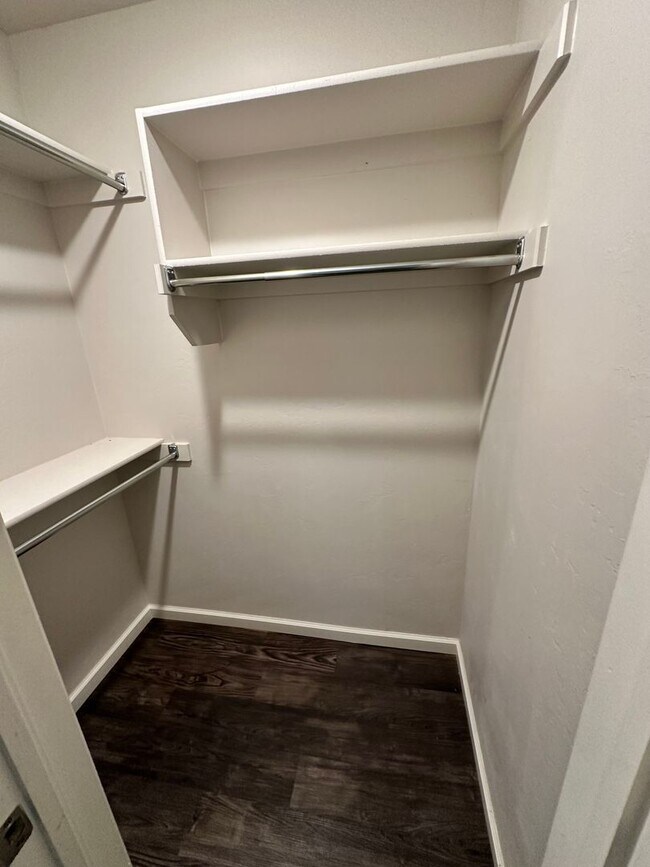 Building Photo - Move In for Less: Updated NW OKC 2-Bed Home with Granite Kitchen