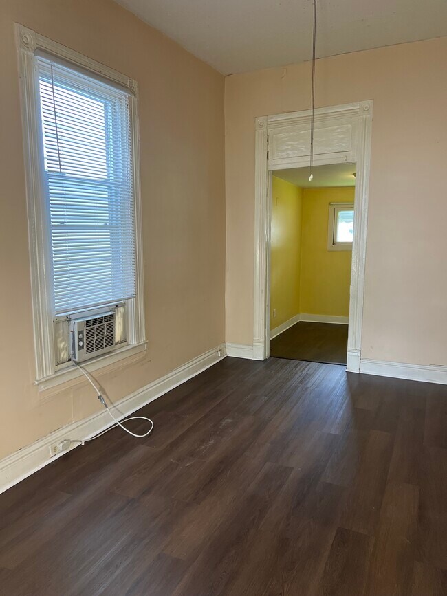 Building Photo - 544 Longfield Ave
