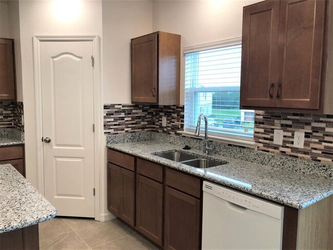 Building Photo - 3847 Exeter Ln