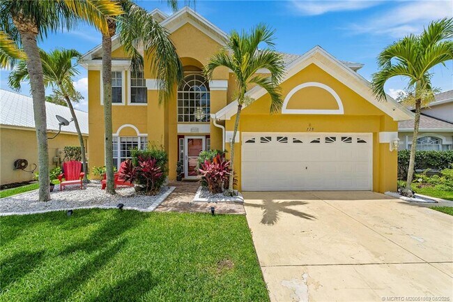 Building Photo - 728 NW Waterlily Pl