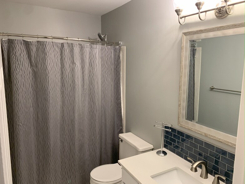 Bathroom (Back Bedroom) - 2119 Fulton Ave