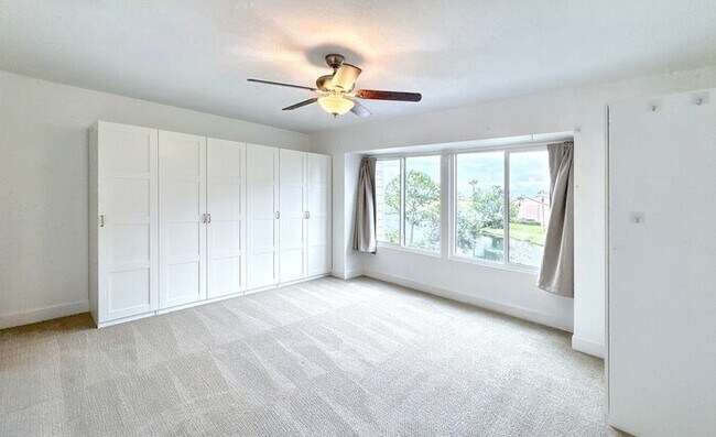 Building Photo - 13963 Lake Point Dr