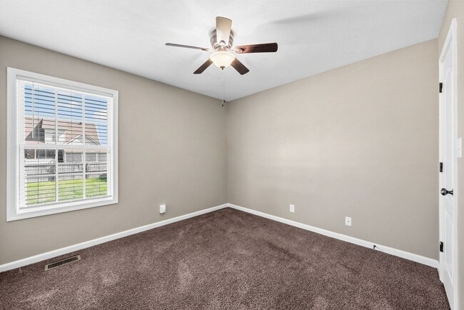 Building Photo - 3 Bedroom Pet Friendly Home For Rent Close...
