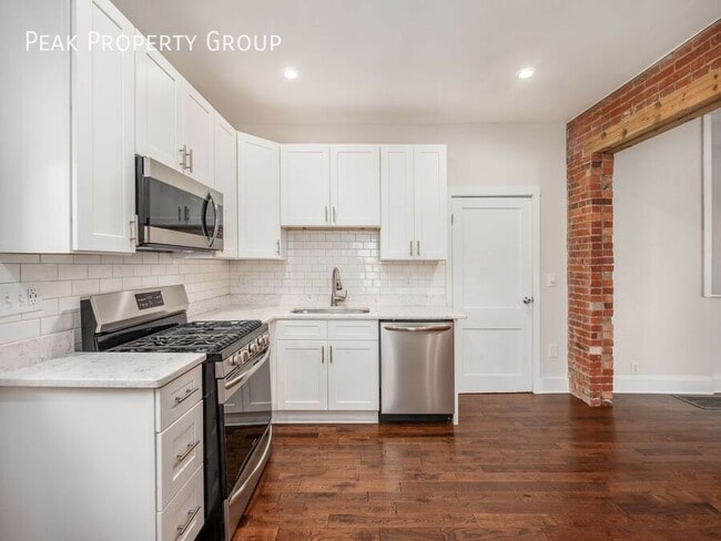 Building Photo - 504 S Lazelle St