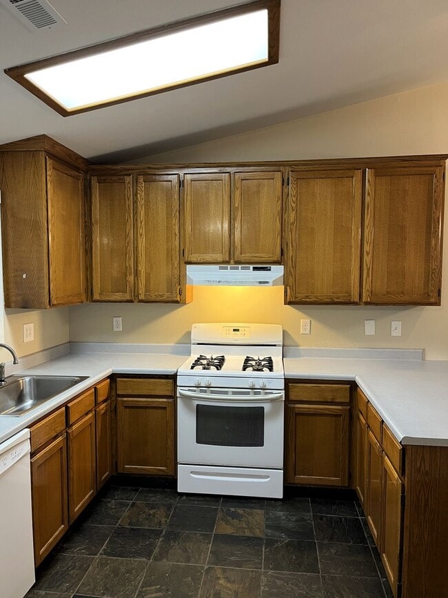 Building Photo - Newley updated 3-bedroom home features fen...