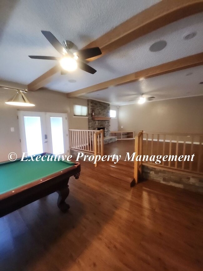 Building Photo - 1009 Robertson Ave