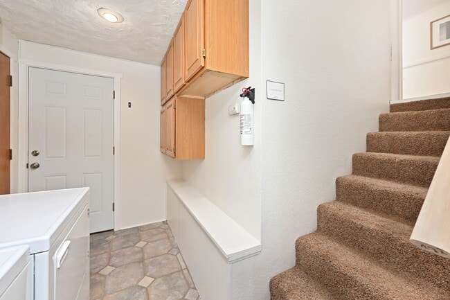 Building Photo - Cozy 2-bedroom 2 bath house in Redmond