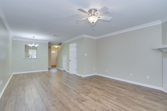 Building Photo - 2 Bedroom 2.5 Bath Townhouse