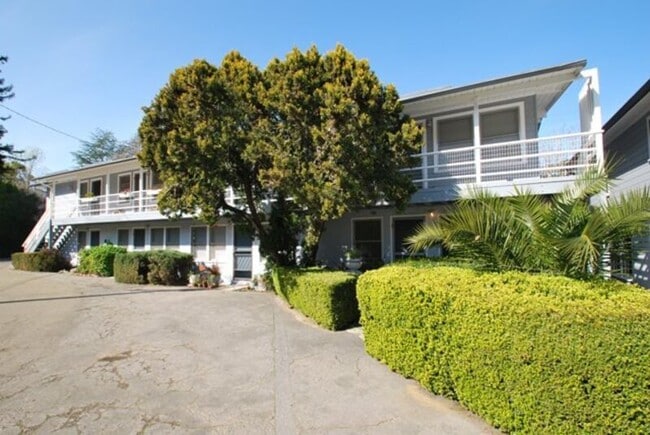 Building Photo - 106 Redwood Ave