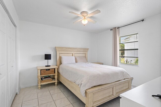 Building Photo - 3135 S Seacrest Blvd
