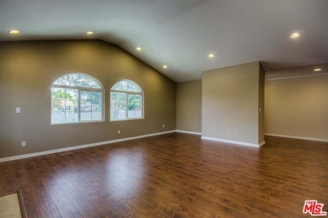Building Photo - 5415 Fallbrook Ave
