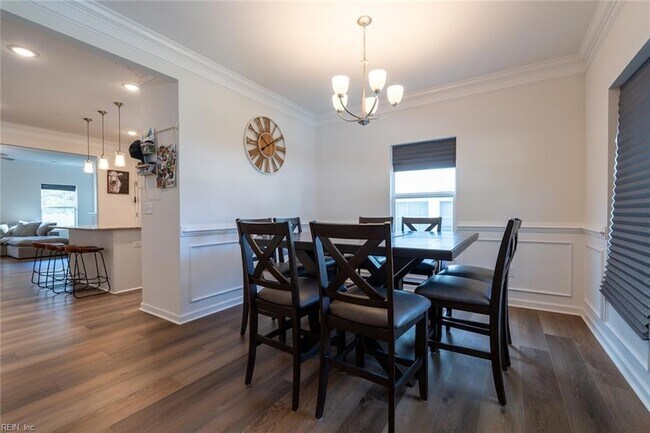 Building Photo - 1536 Beekman St