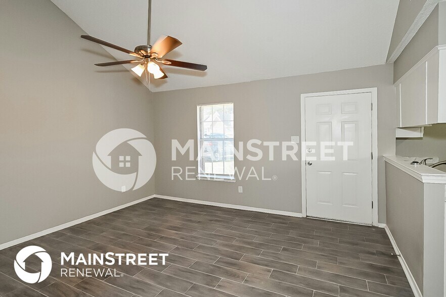 Building Photo - 4568 Summer Creek N