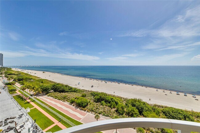 Building Photo - 5555 Collins Ave