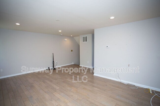 Building Photo - 6 Regency Ct