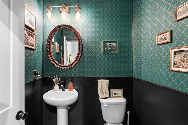 Building Photo - 1328 Breezy St SE