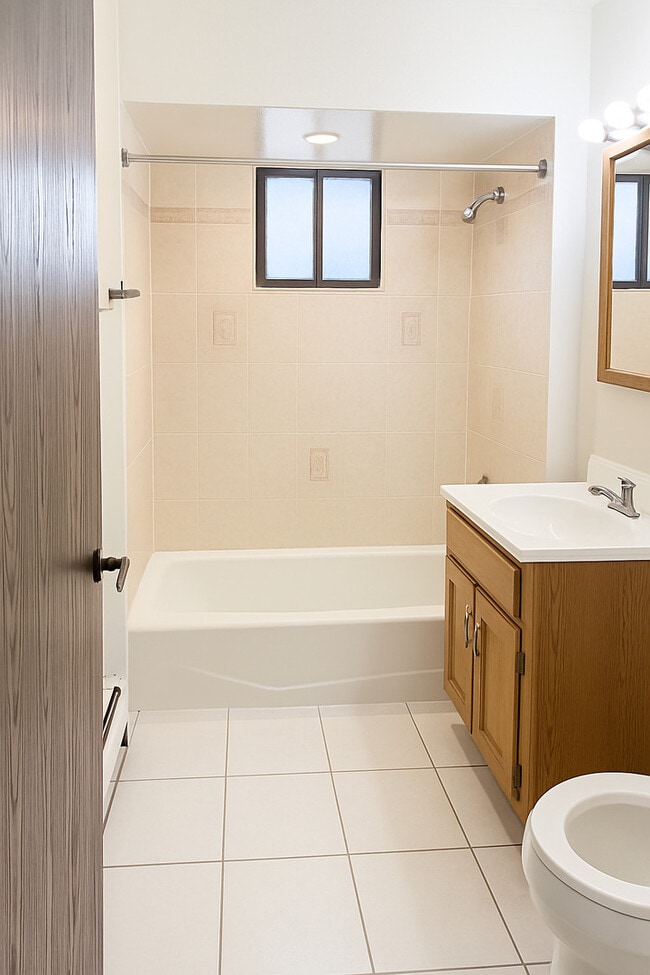 Building Photo - 15741 Thomas Ln