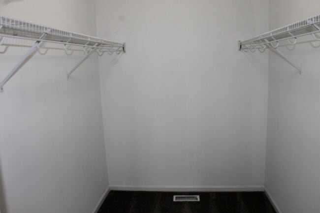 Building Photo - 1253 E Essex Ct