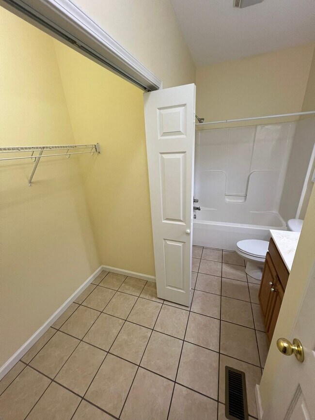 Building Photo - Arden 3 bed Townhome: Commuter's Wishlist