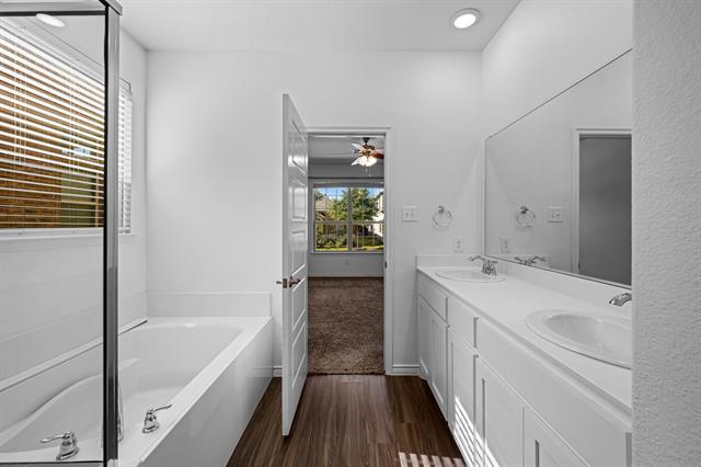 Building Photo - 2225 Barx Dr