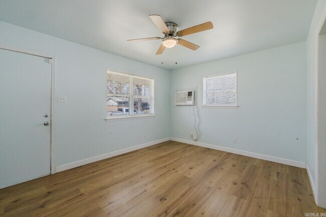 Building Photo - 804 Healy St