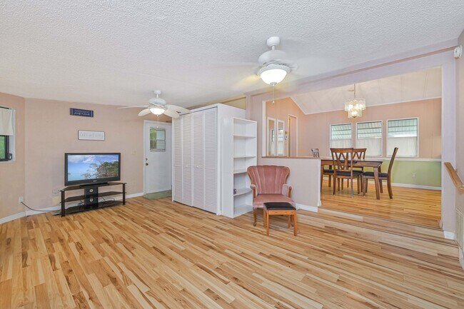 Building Photo - NOW AVAILABLE - 1/1 Manufactured Home in Estero!