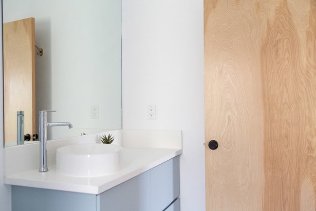 Master Bathroom - 3625 Edenhurst Ave