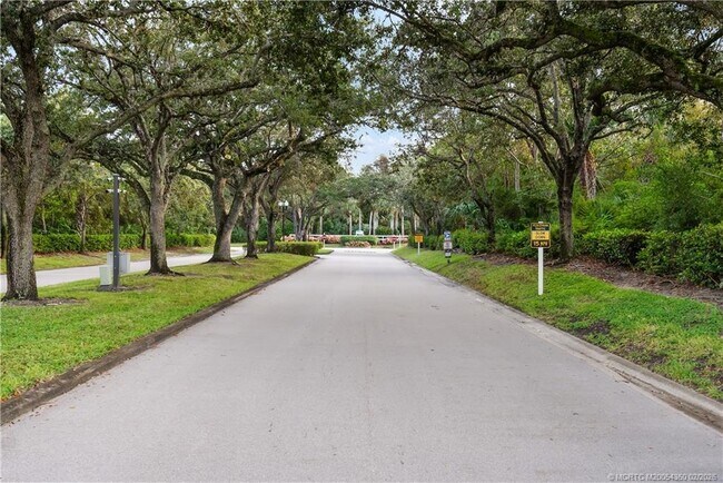 Building Photo - 5982 SE Riverboat Dr