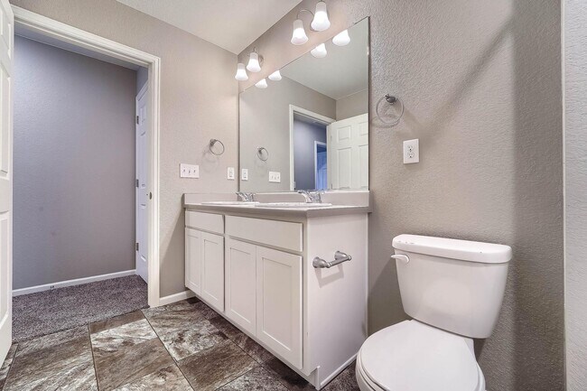 Building Photo - Gorgeous 4 bed, 3 bath, loft and an office!