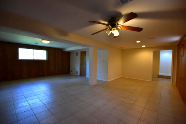 Building Photo - 4015 Heathfield Rd