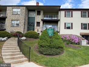 Building Photo - 300 Drummers Ln