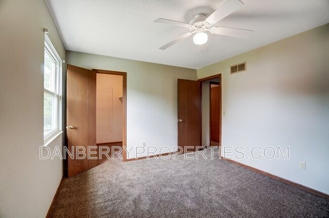 Building Photo - 3608 Willow Run Dr