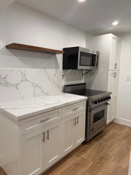 Building Photo - 8950 SW 69th Ct