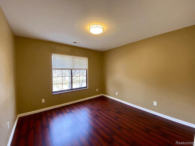 Building Photo - 1504 Meadowside Dr