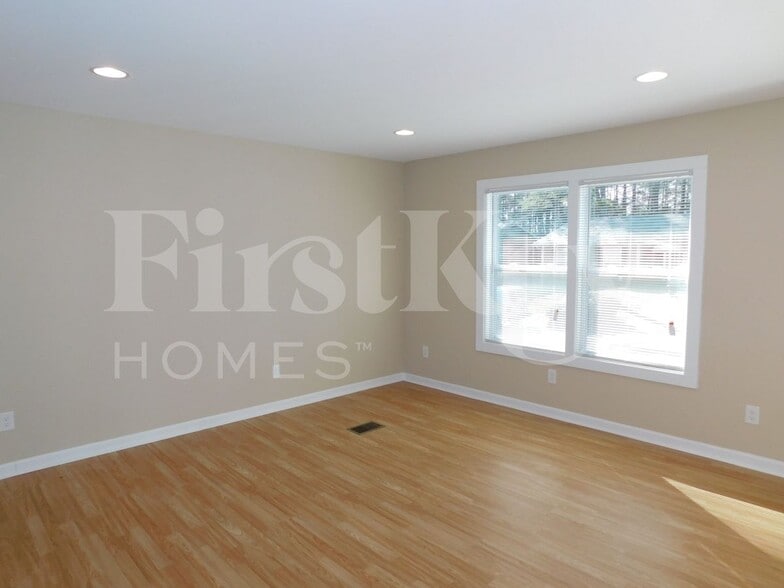 Building Photo - 2432 Northbrook Rd