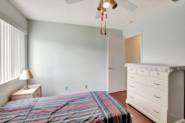 Building Photo - 1541 SW 102nd Terrace