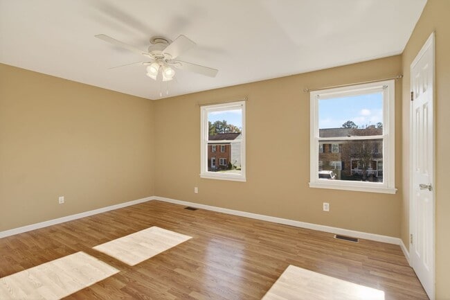 Building Photo - 207 Choisy Crescent