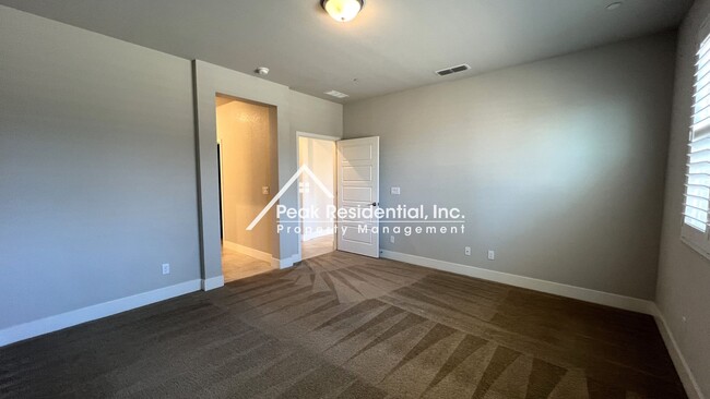 Building Photo - Spacious 4-bedroom home in Natomas with cl...