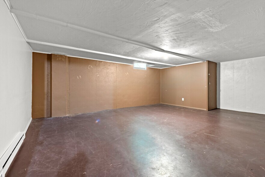 Building Photo - 1815 W Brewster St