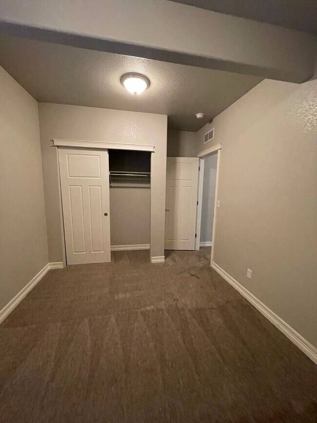 Building Photo - $300 Off 1st Month if Lease Starts by 4/10!