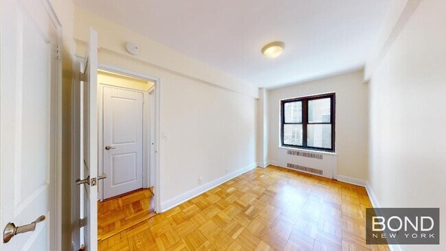 Building Photo - 141 E 56th St