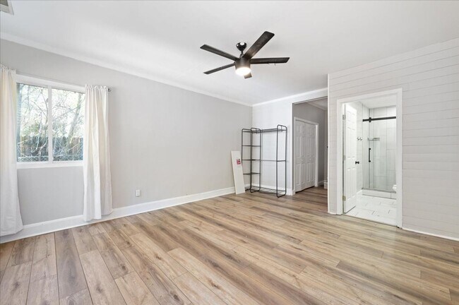 Building Photo - 1702 E 41st St