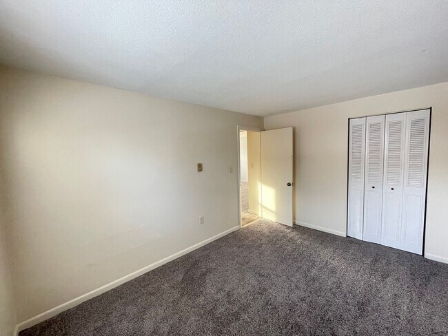 Building Photo - 177 Loudon Rd