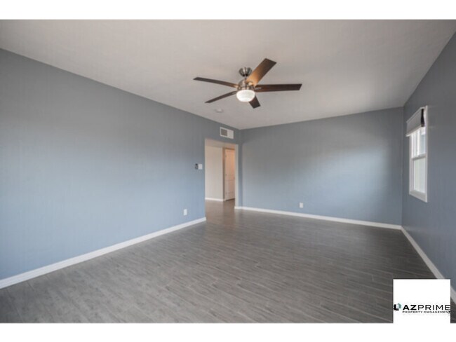 Building Photo - $500 OFF FIRST MONTH'S RENT MOVE IN SPECIA...