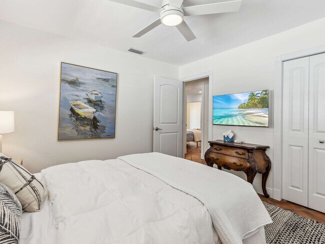 Building Photo - 510 106th Ave N