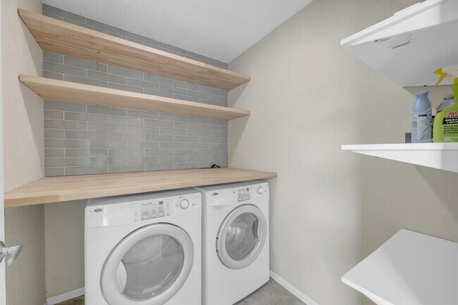 Building Photo - 604 Port